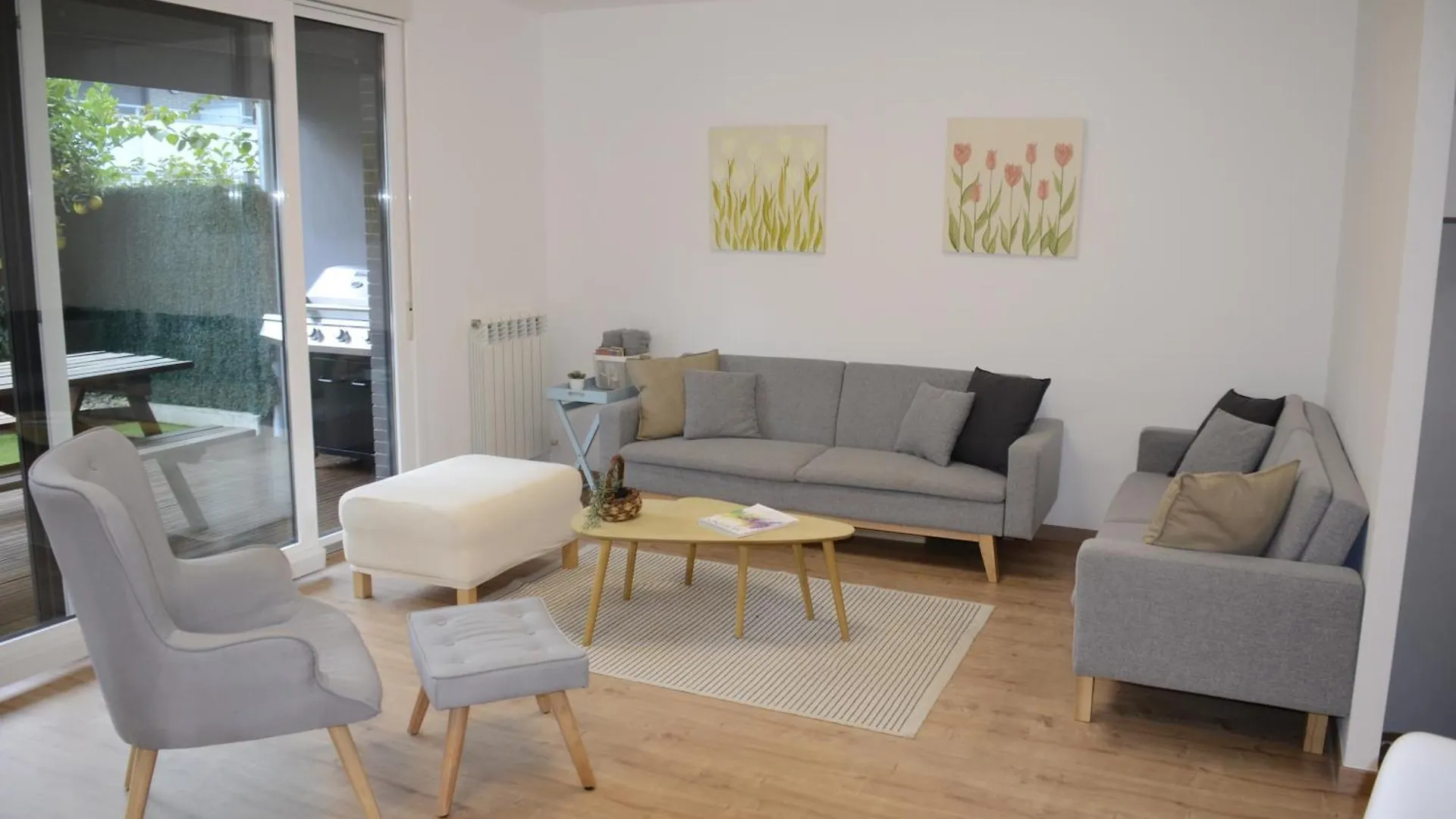 Oiassoenea - Magnifica Vivienda Para Familias Y Grupos En Irun 0*,  Spain